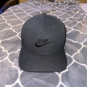 Nike SnapBack black emblem